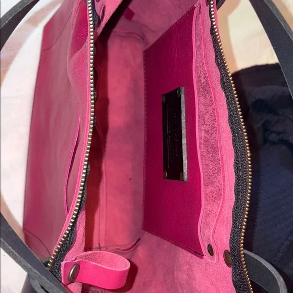 Portland leather group large 🦄 color hibiscus BNNU it has been in my closet. - Picture 3 of 6